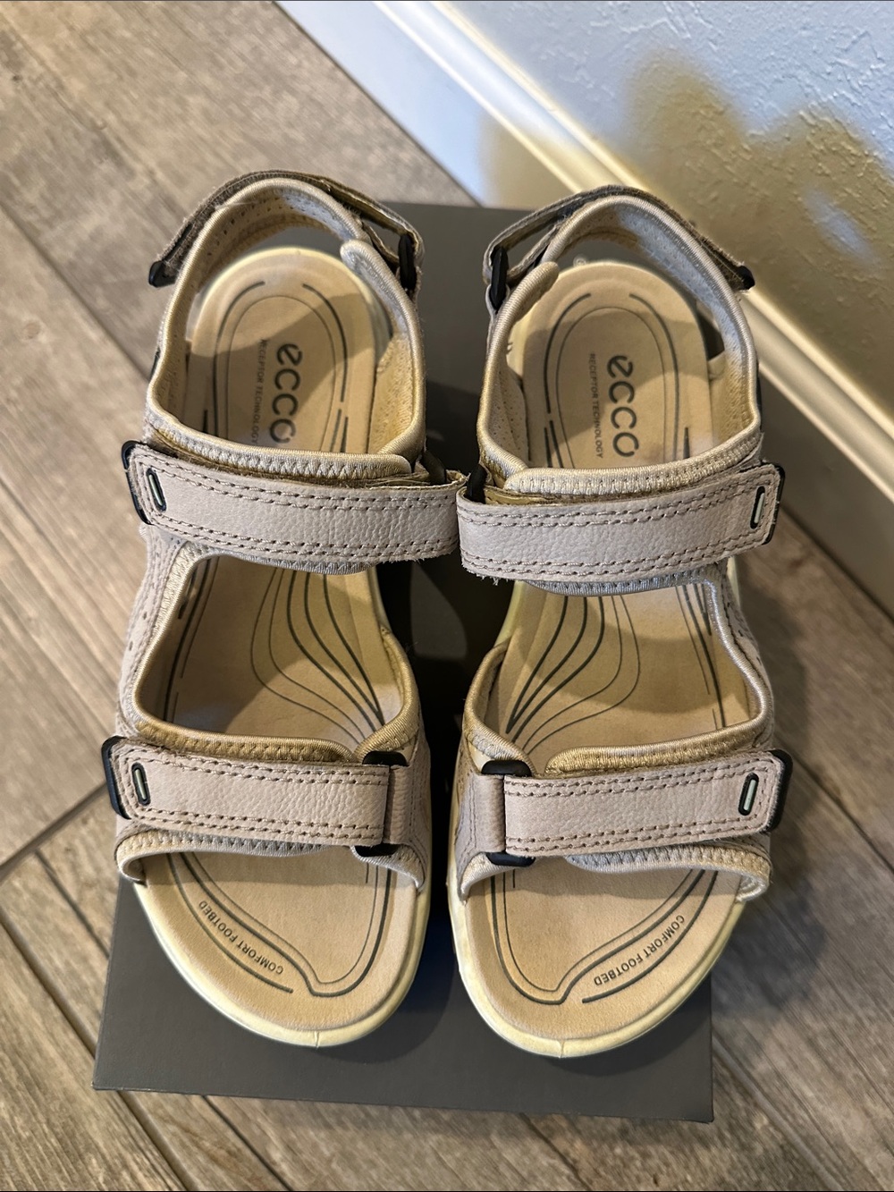 Ecco Women’s Beige Two-Strap Comfort Sandals Sz 37